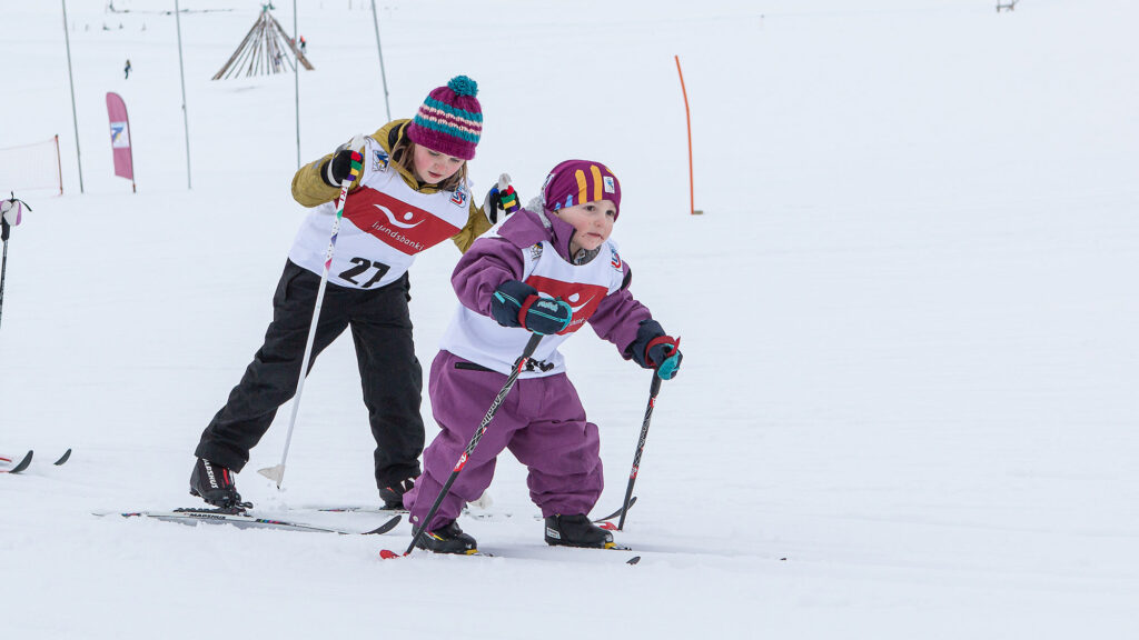Children taking part in the marathon Fossavatn
